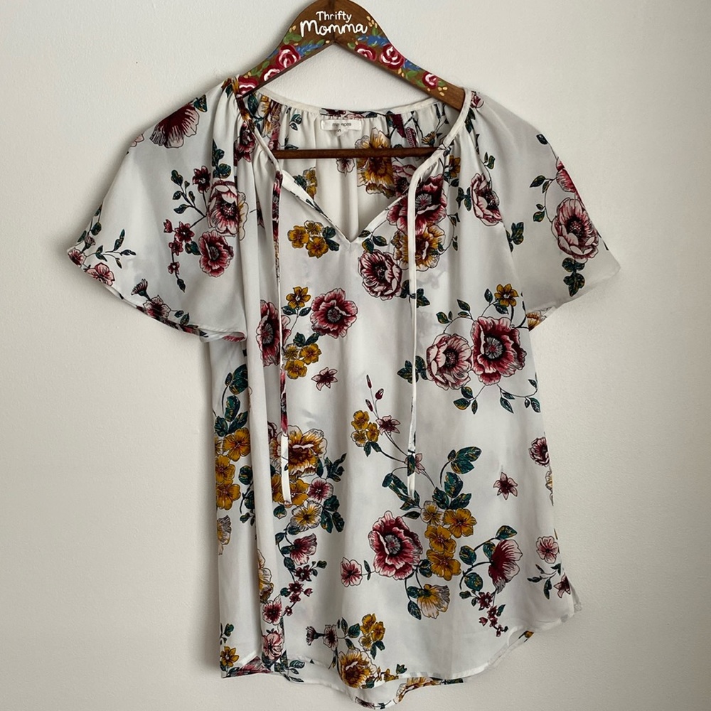 Maurices small women’s short sleeve blouse/top white/grey/floral.
